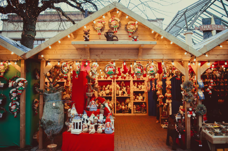 Stockholm: Christmas Markets & Lights Guided Walking Tour